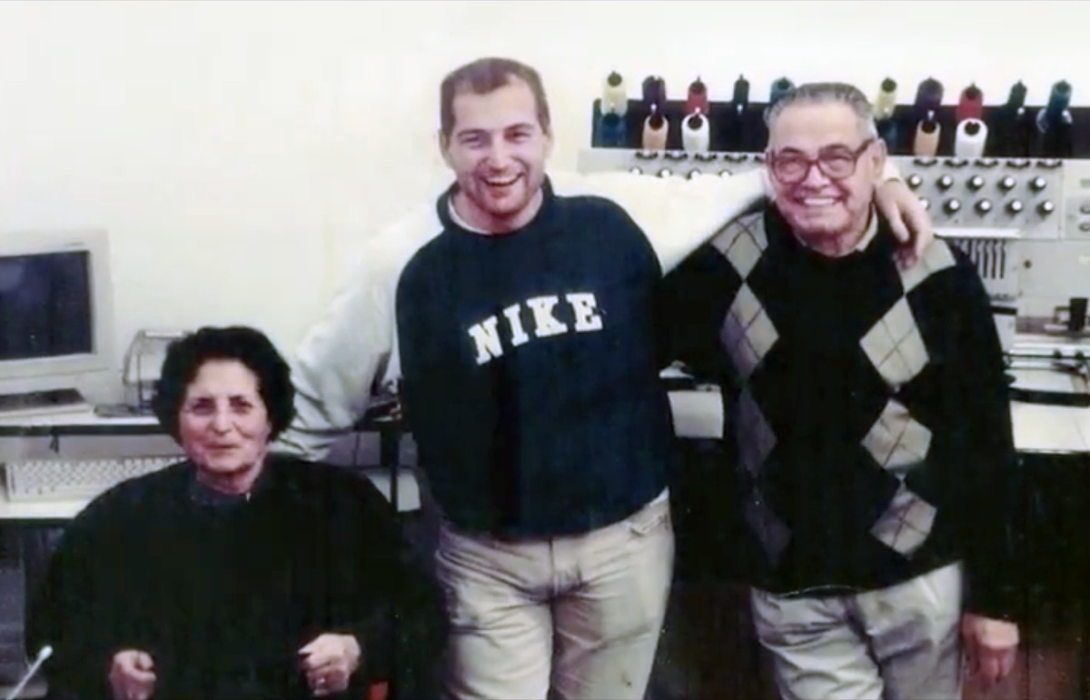 Familia y equipo Intansia en el año 2000